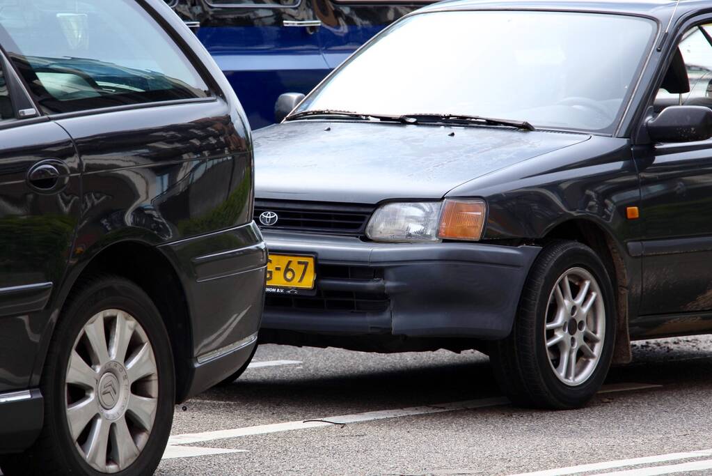 Kind krijgt troostbeertje na kop-staartbotsing