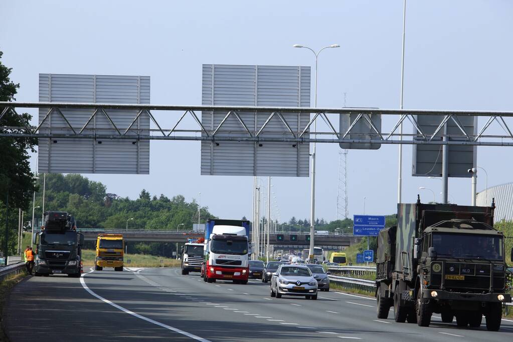 Afrit afgesloten door defecte vrachtwagen