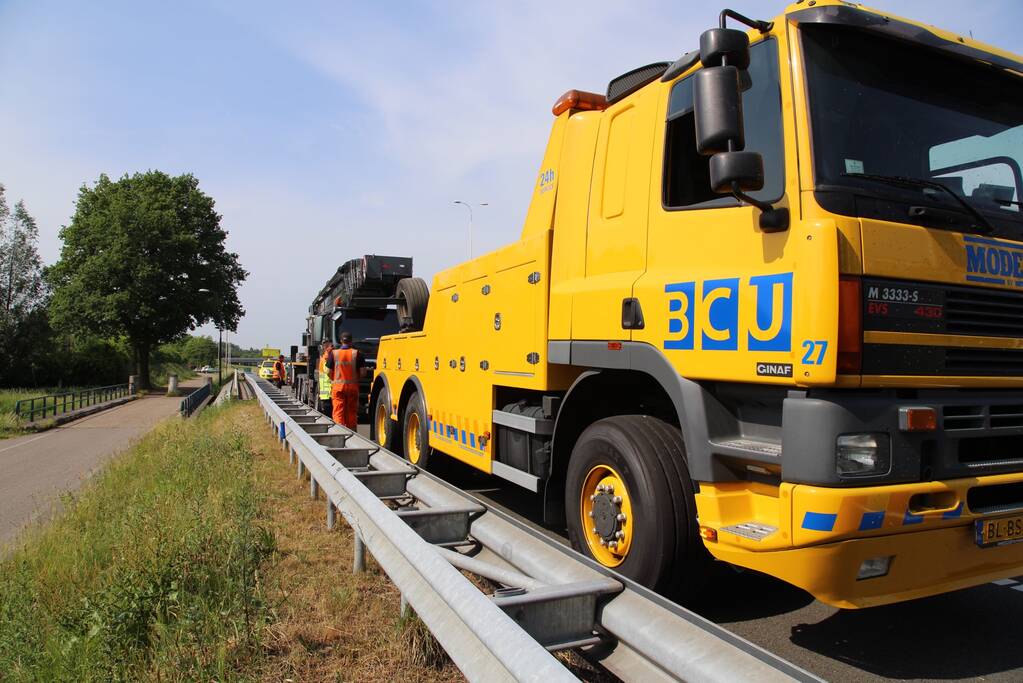 Afrit afgesloten door defecte vrachtwagen