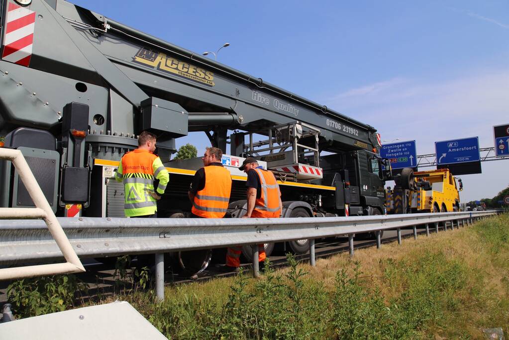Afrit afgesloten door defecte vrachtwagen