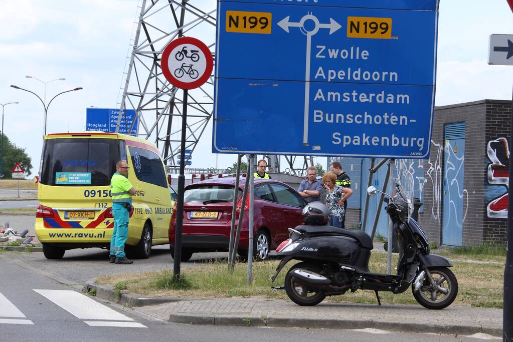 Brommer aangereden door auto