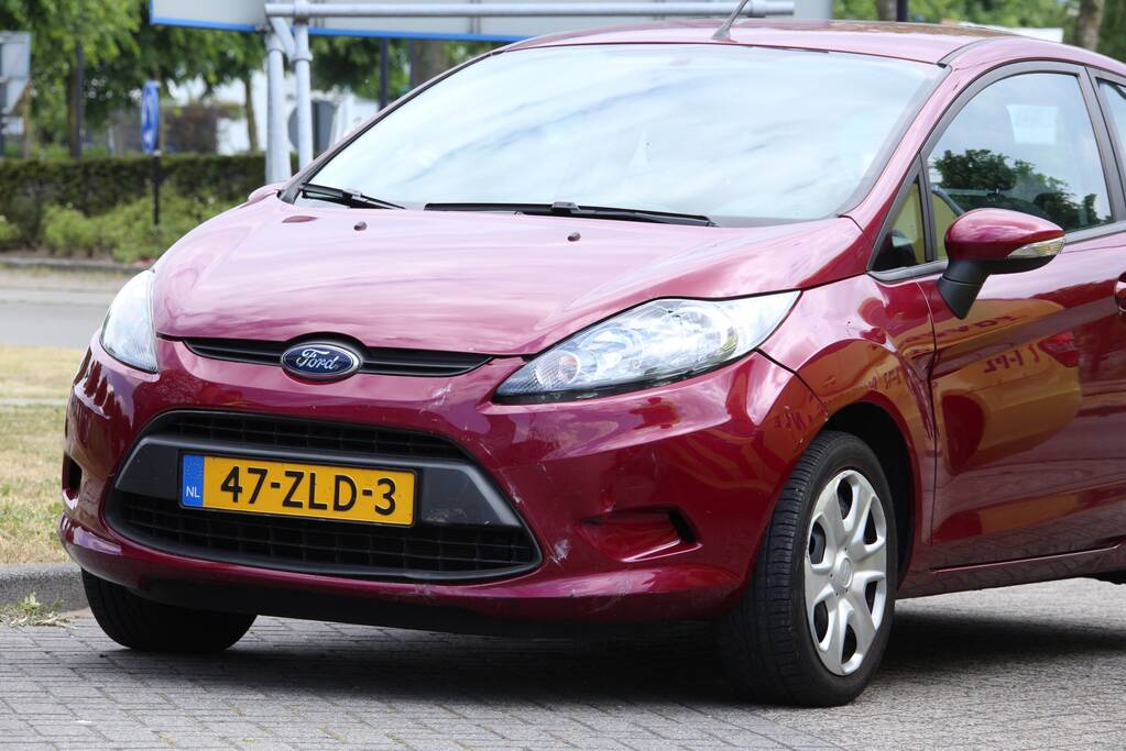 Brommer aangereden door auto