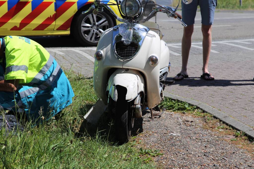 Scooterrijder gewond na botsing met auto