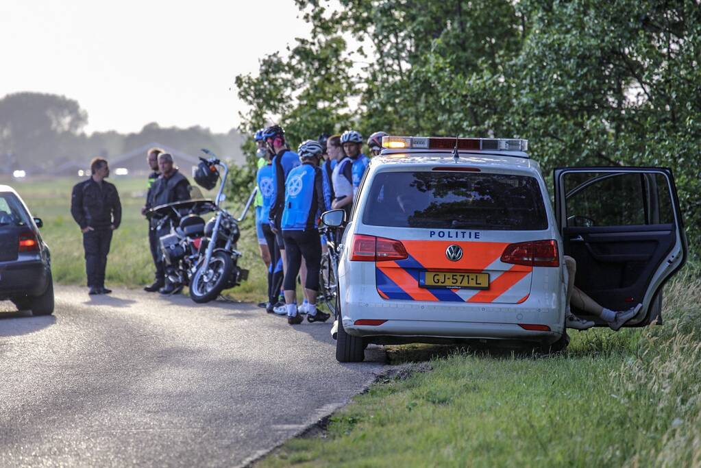 Wielrenners gewond na botsing met motorrijders