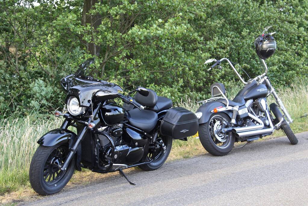 Wielrenners gewond na botsing met motorrijders