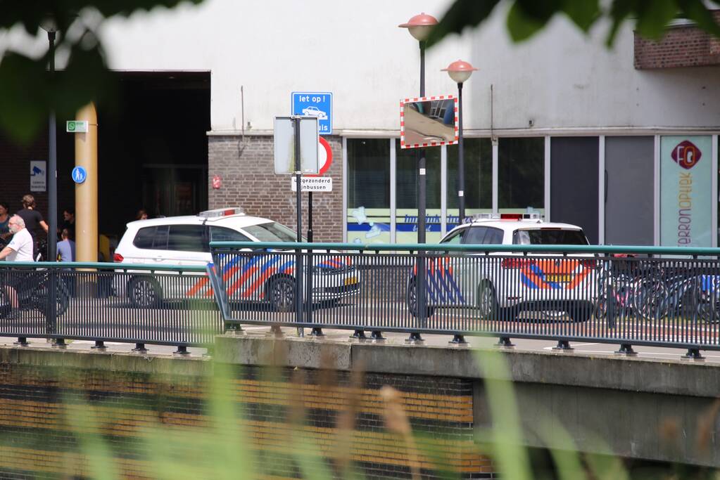 Deur opengeramt voor pannetje op het vuur