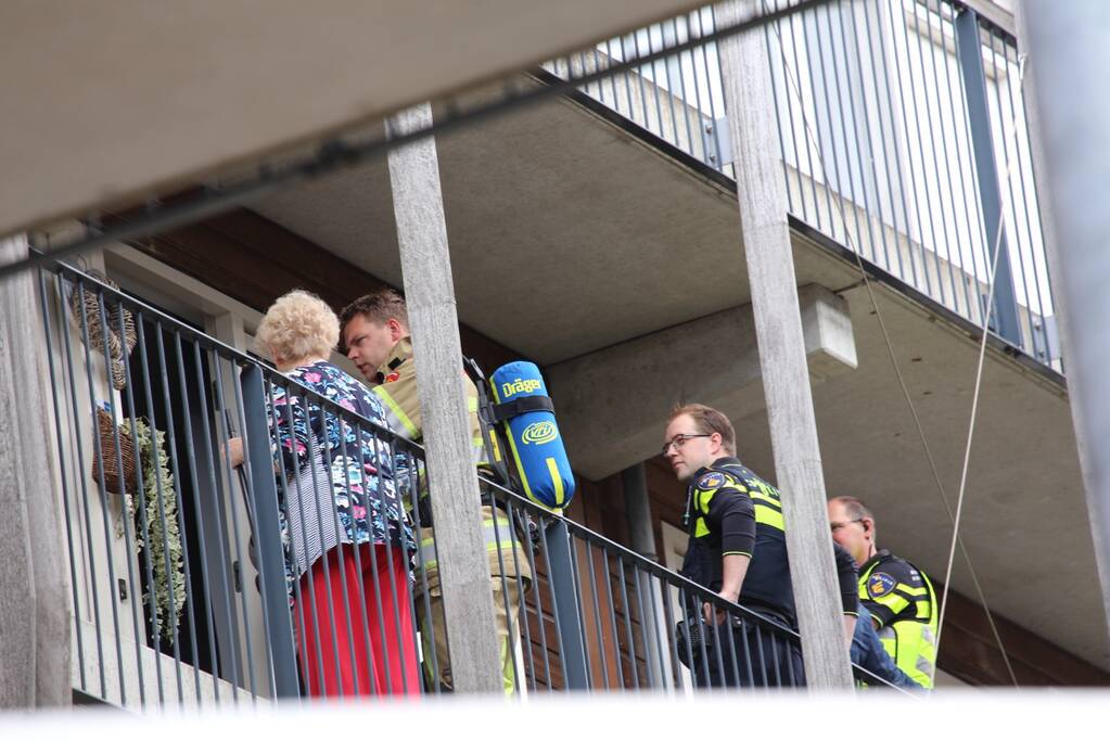 Deur opengeramt voor pannetje op het vuur