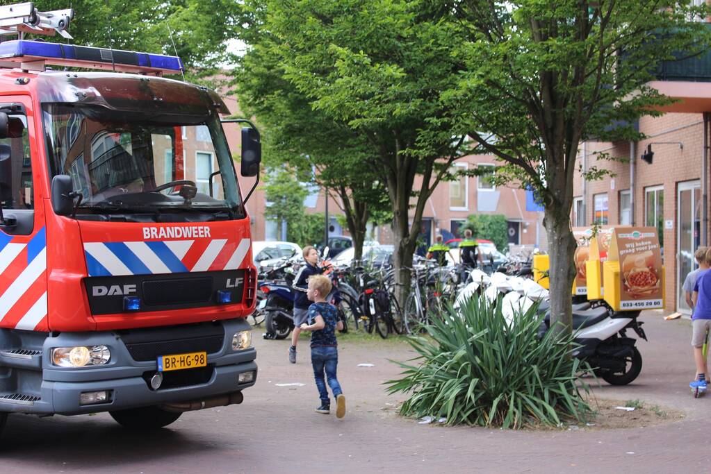 Deur opengeramt voor pannetje op het vuur