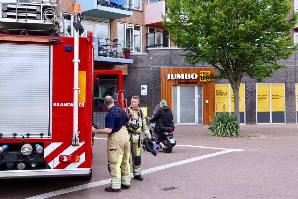 Deur opengeramt voor pannetje op het vuur