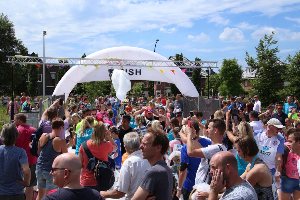 Grote opkomst bij eerste Bubbel Run in Nederland