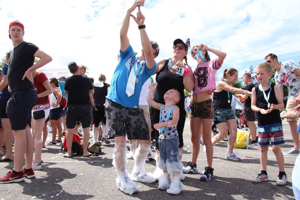 Grote opkomst bij eerste Bubbel Run in Nederland
