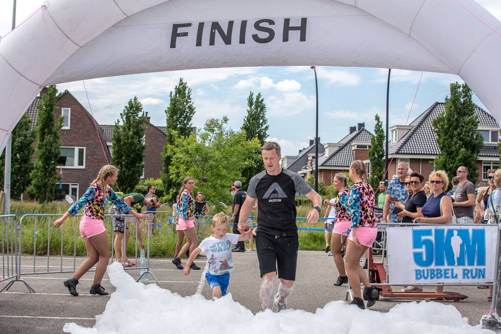 Grote opkomst bij eerste Bubbel Run in Nederland