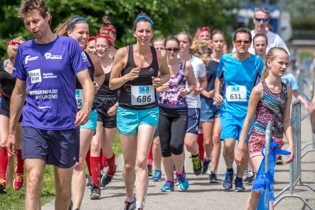 Grote opkomst bij eerste Bubbel Run in Nederland