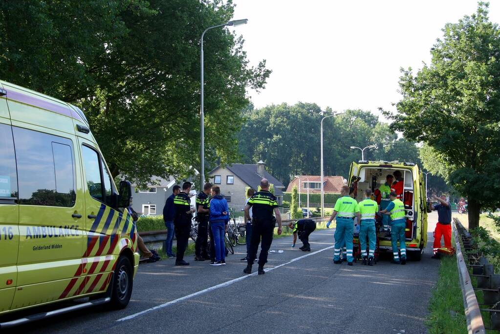 Fietser slaat over de kop en raakt ernstiger gewond