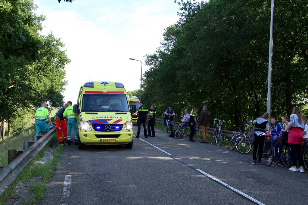 Fietser slaat over de kop en raakt ernstiger gewond