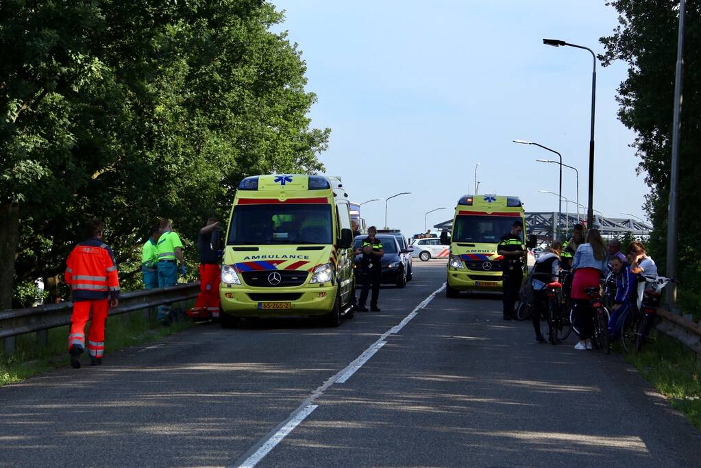 Fietser slaat over de kop en raakt ernstiger gewond
