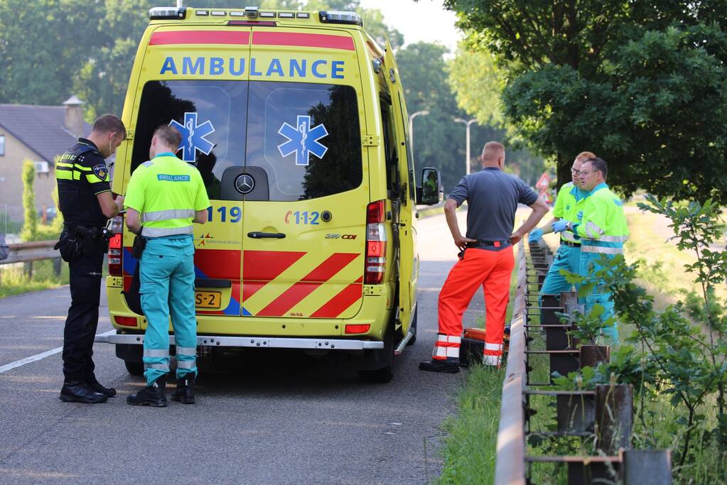 Fietser slaat over de kop en raakt ernstiger gewond