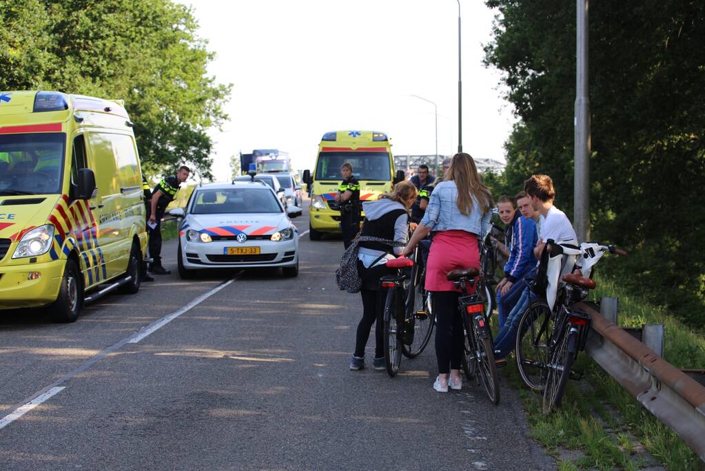 Fietser slaat over de kop en raakt ernstiger gewond