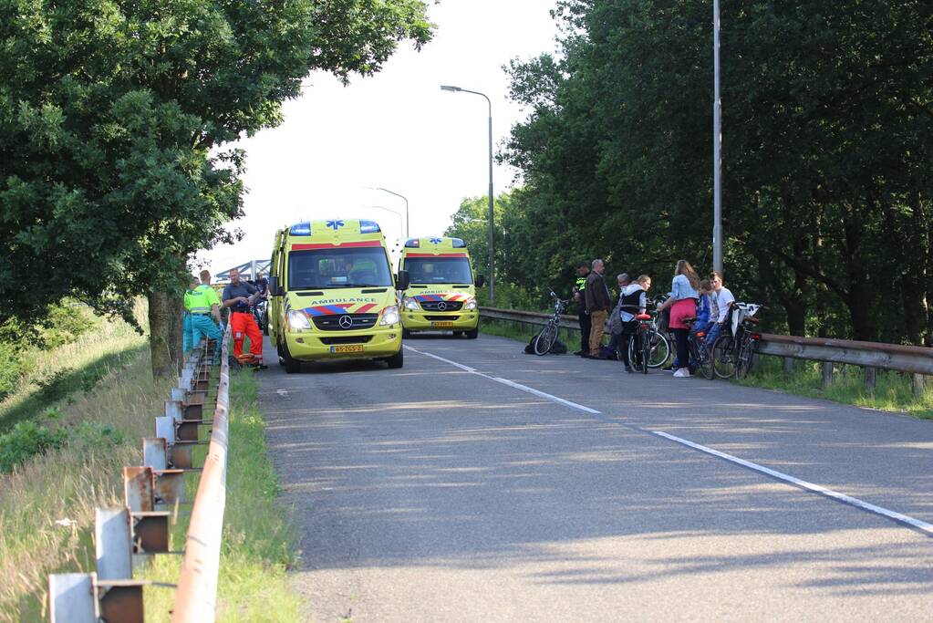 Fietser slaat over de kop en raakt ernstiger gewond