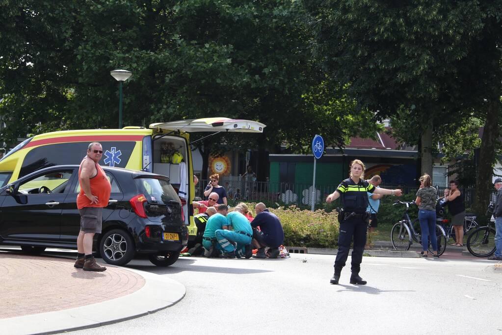 E-bikester gewond na botsing met auto