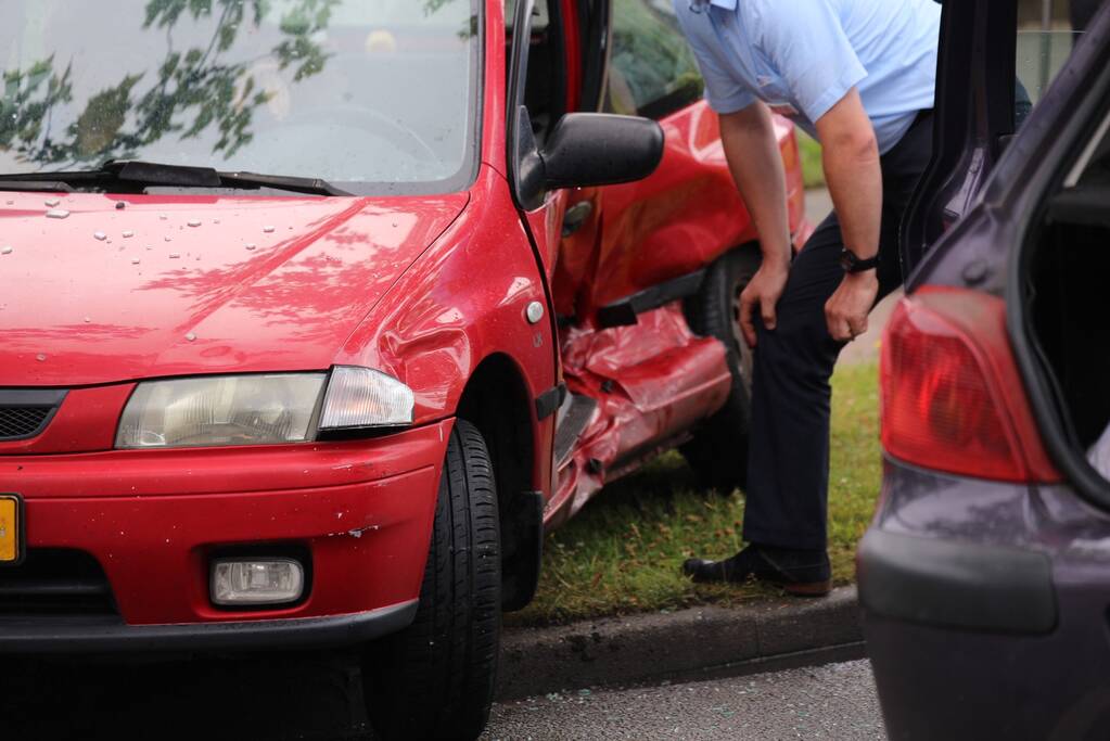Twee gewonden na flinke crash