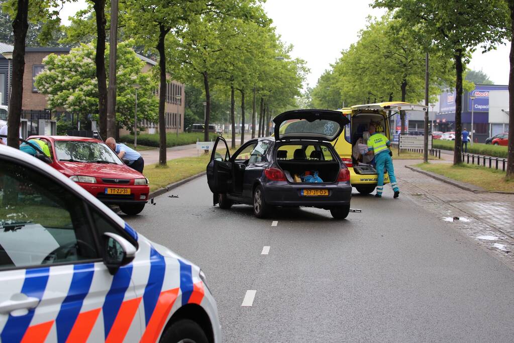 Twee gewonden na flinke crash
