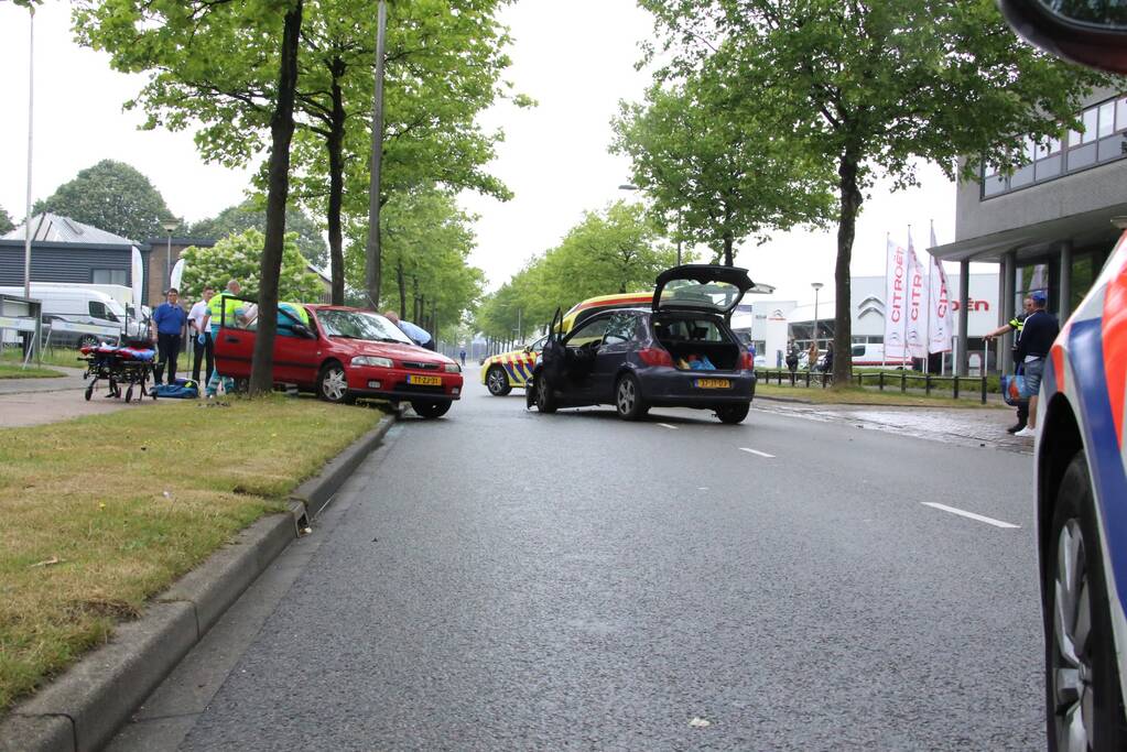 Twee gewonden na flinke crash