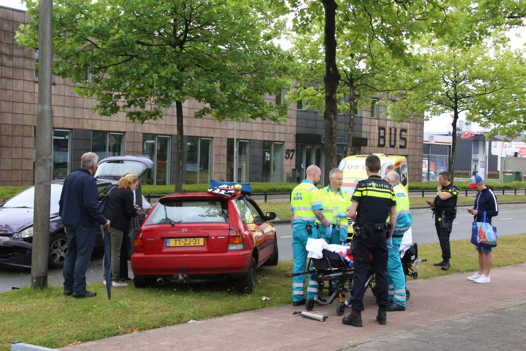 Twee gewonden na flinke crash