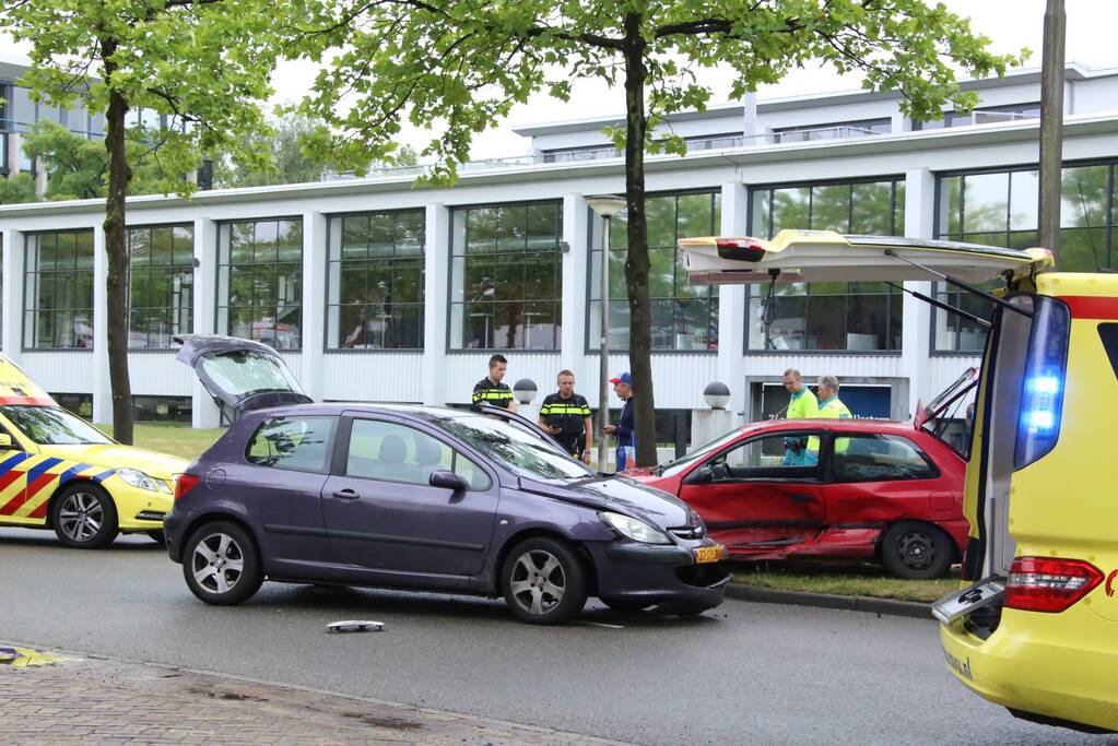 Twee gewonden na flinke crash