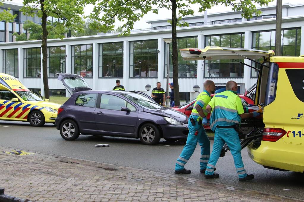 Twee gewonden na flinke crash
