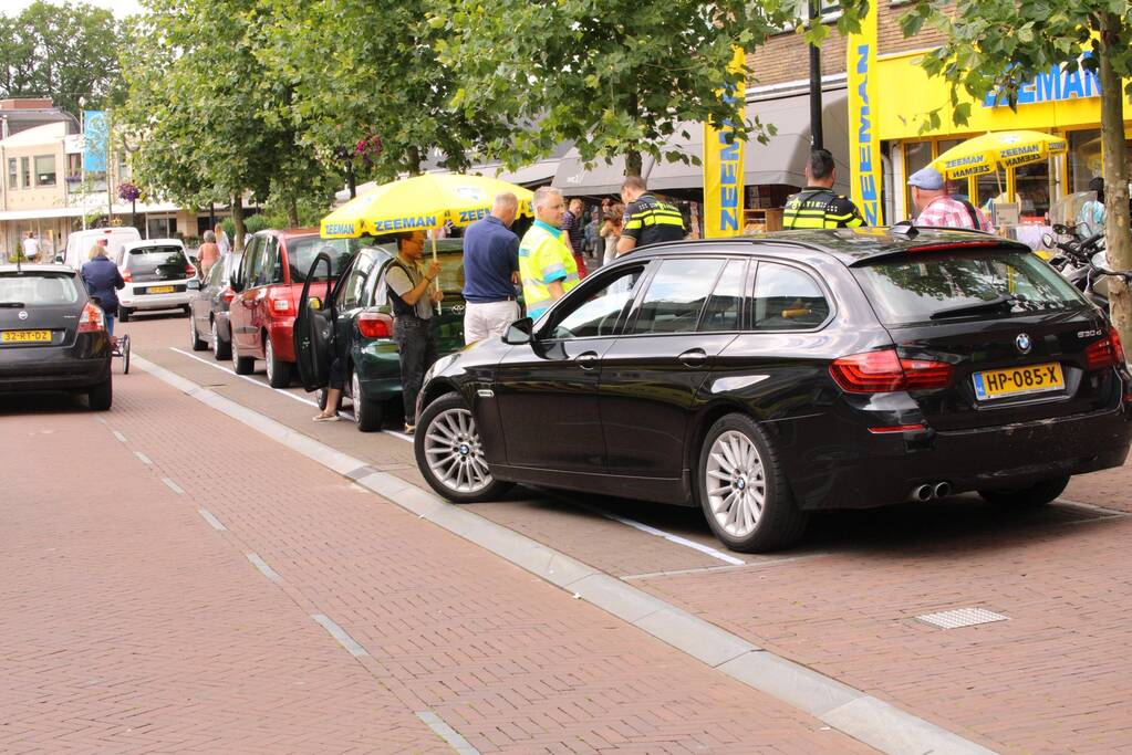 Fietsster gewond na botsing met auto