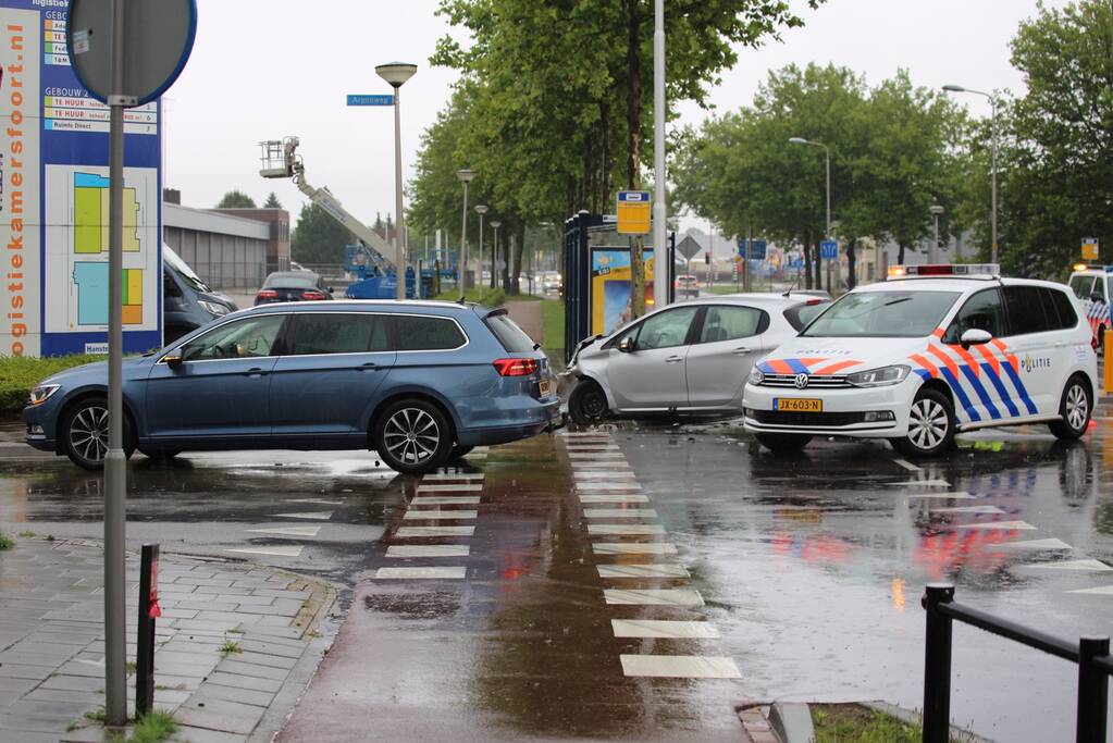 Veel schade bij aanrijding op kruising