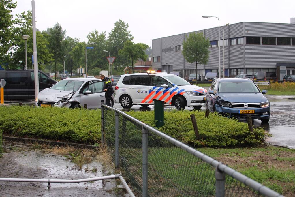 Veel schade bij aanrijding op kruising
