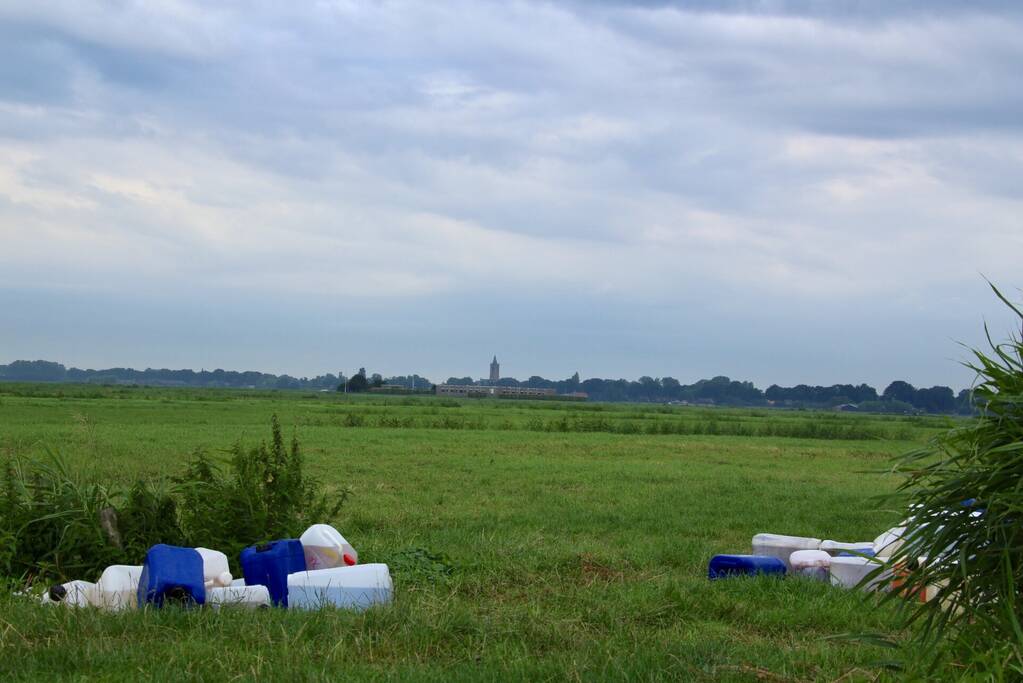 Meerdere plaatsen tientallen vaten gedumpt
