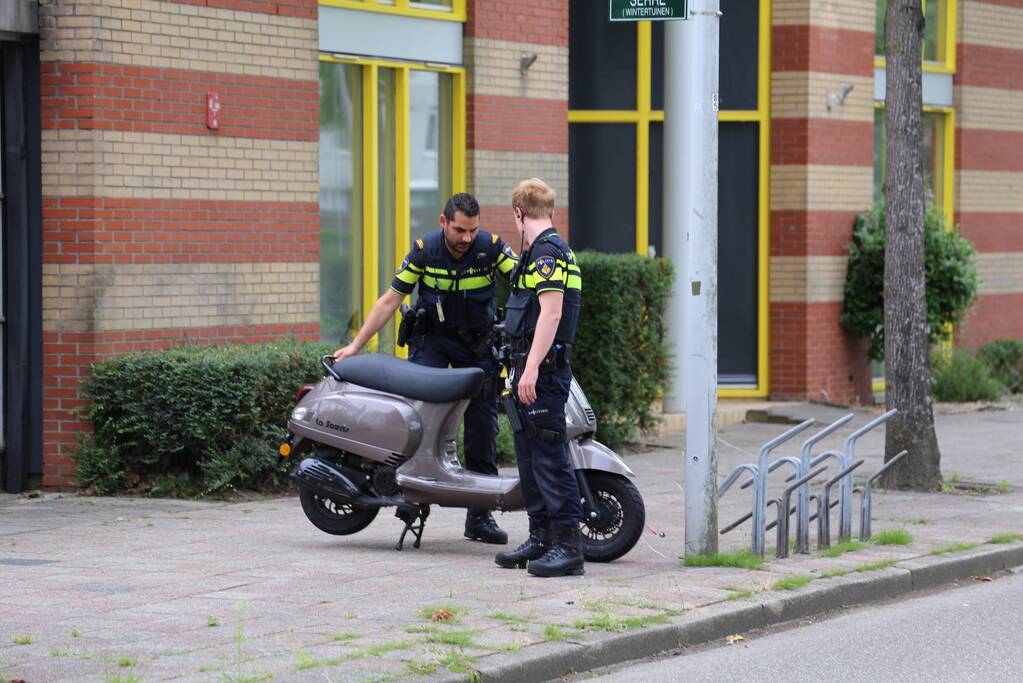 Scooterrijder zonder rijbewijs veroorzaakt ongeval