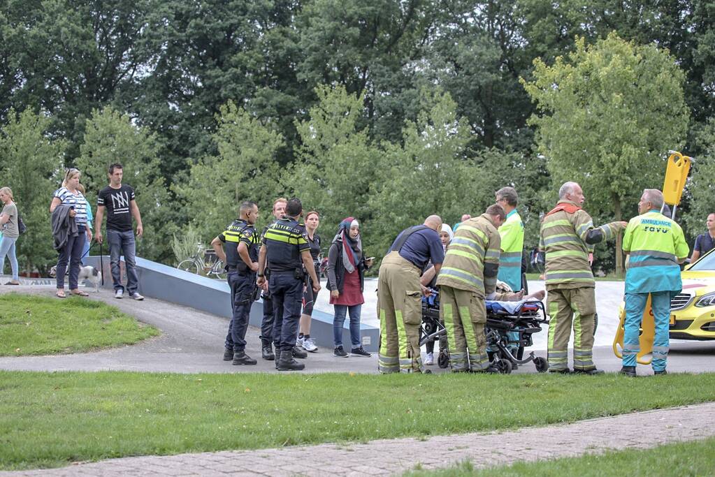 Fietser maakt tuimeling in stuntkuil
