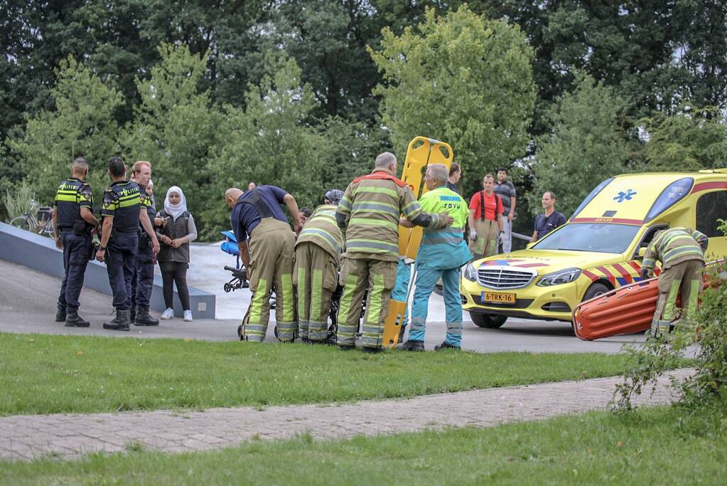 Fietser maakt tuimeling in stuntkuil