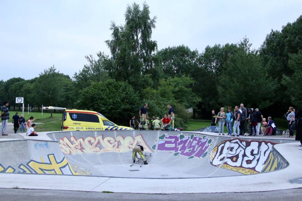 Fietser maakt tuimeling in stuntkuil