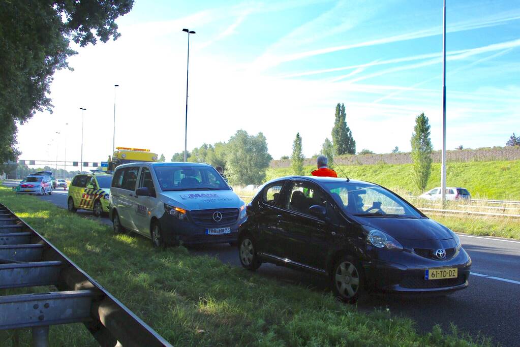 Lange file door kop-staart aanrijding