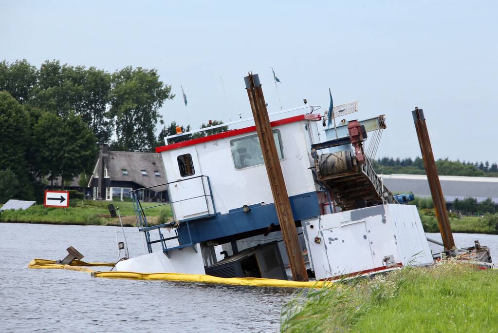 Overslagschip zinkt