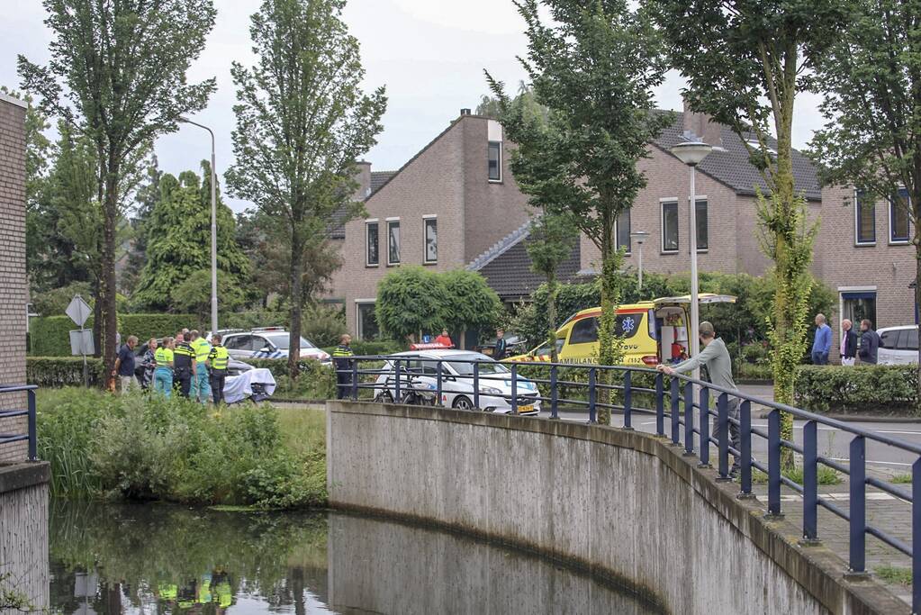 Auto te water geraakt