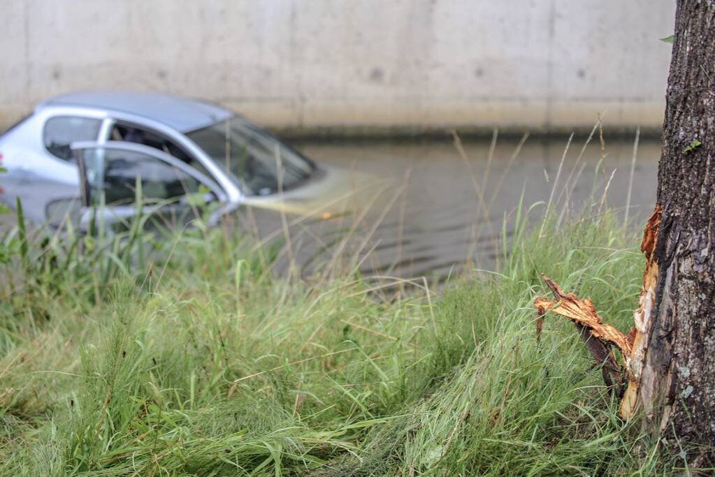 Auto te water geraakt