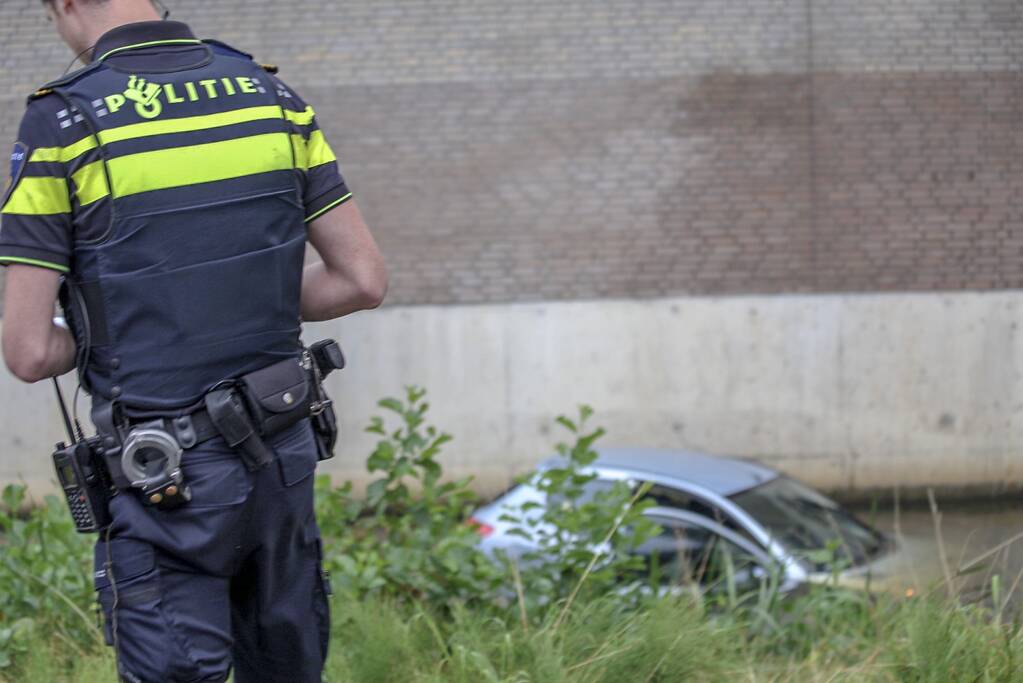 Auto te water geraakt