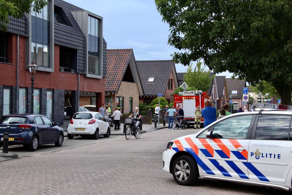 Bewoner gered door pan op het vuur