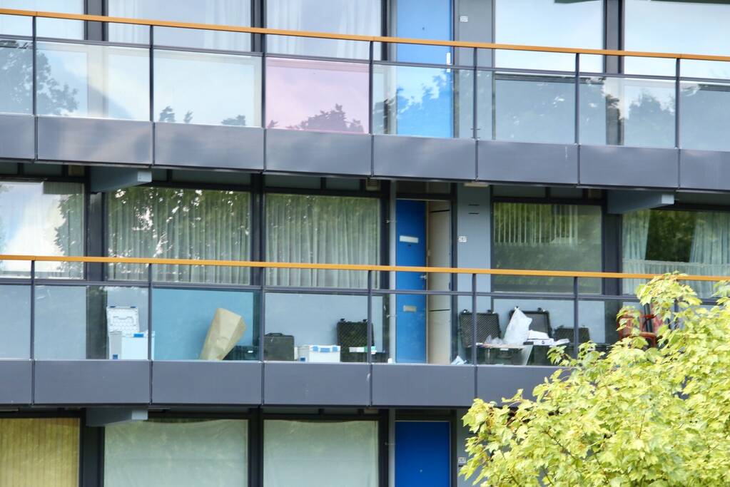 Dode man in flatwoning aangetroffen