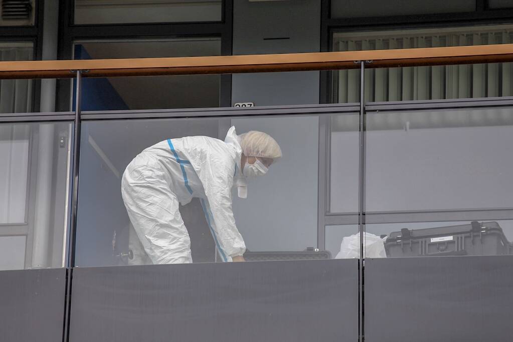 Dode man in flatwoning aangetroffen