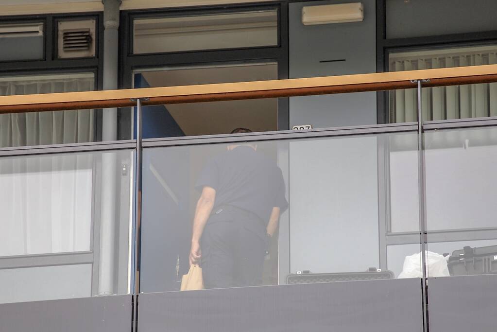 Dode man in flatwoning aangetroffen