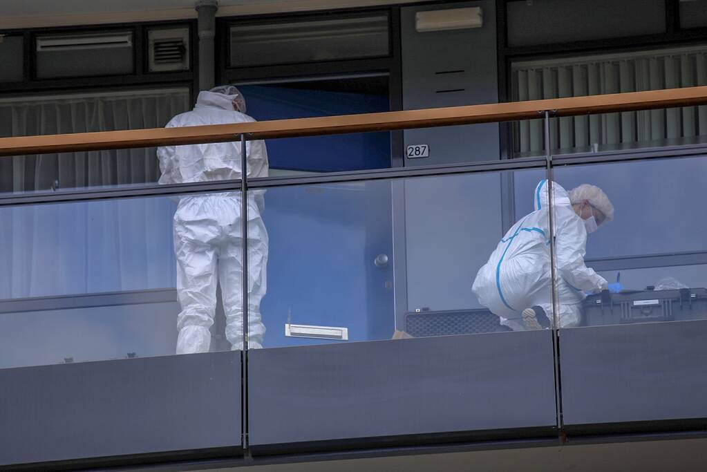 Dode man in flatwoning aangetroffen