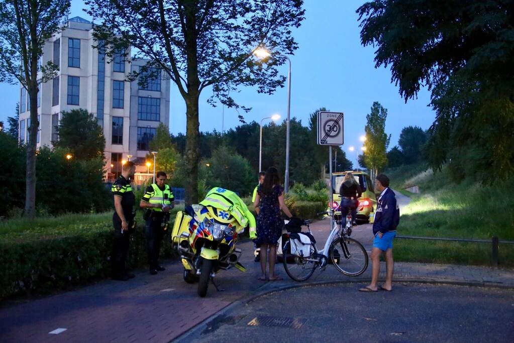 Twee fietsers botsen op elkaar