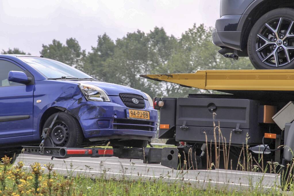 Schade na aanrijding tussen twee voertuigen